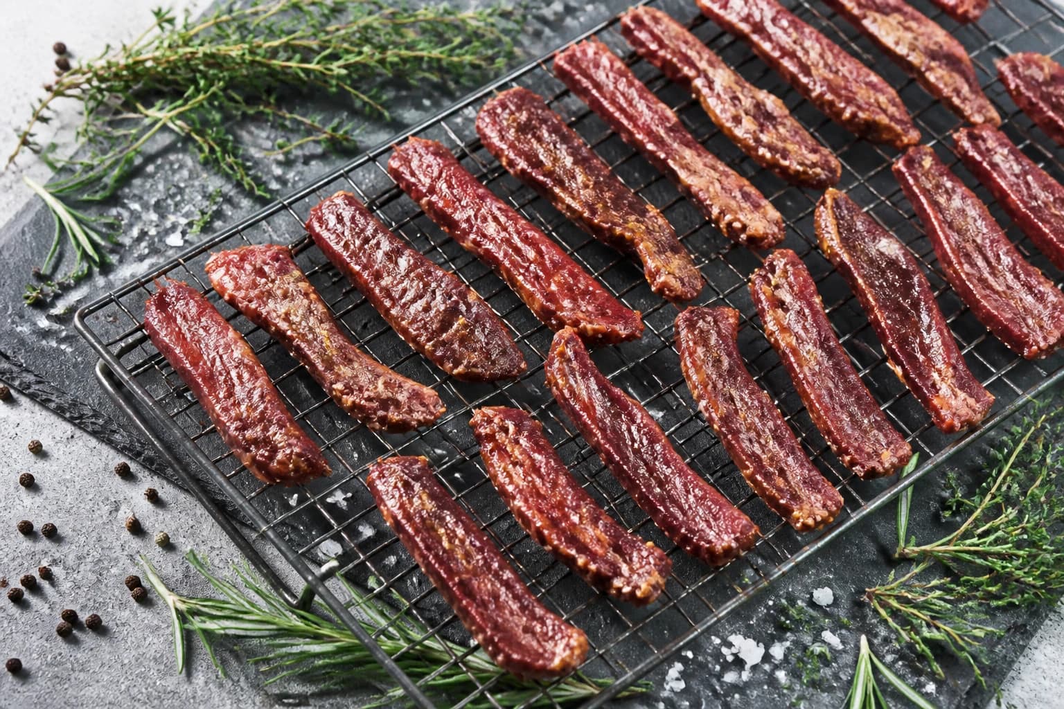 Etape 3 : Mariner et préparer le séchage — Beef jerky cajun épicé maison