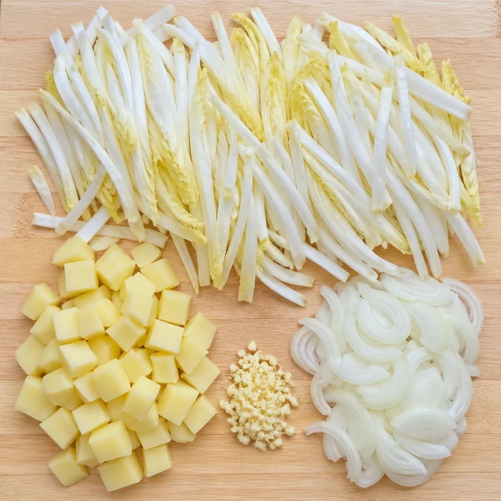 Étape 1 : Préparer les endives — Velouté d'endives crémeux