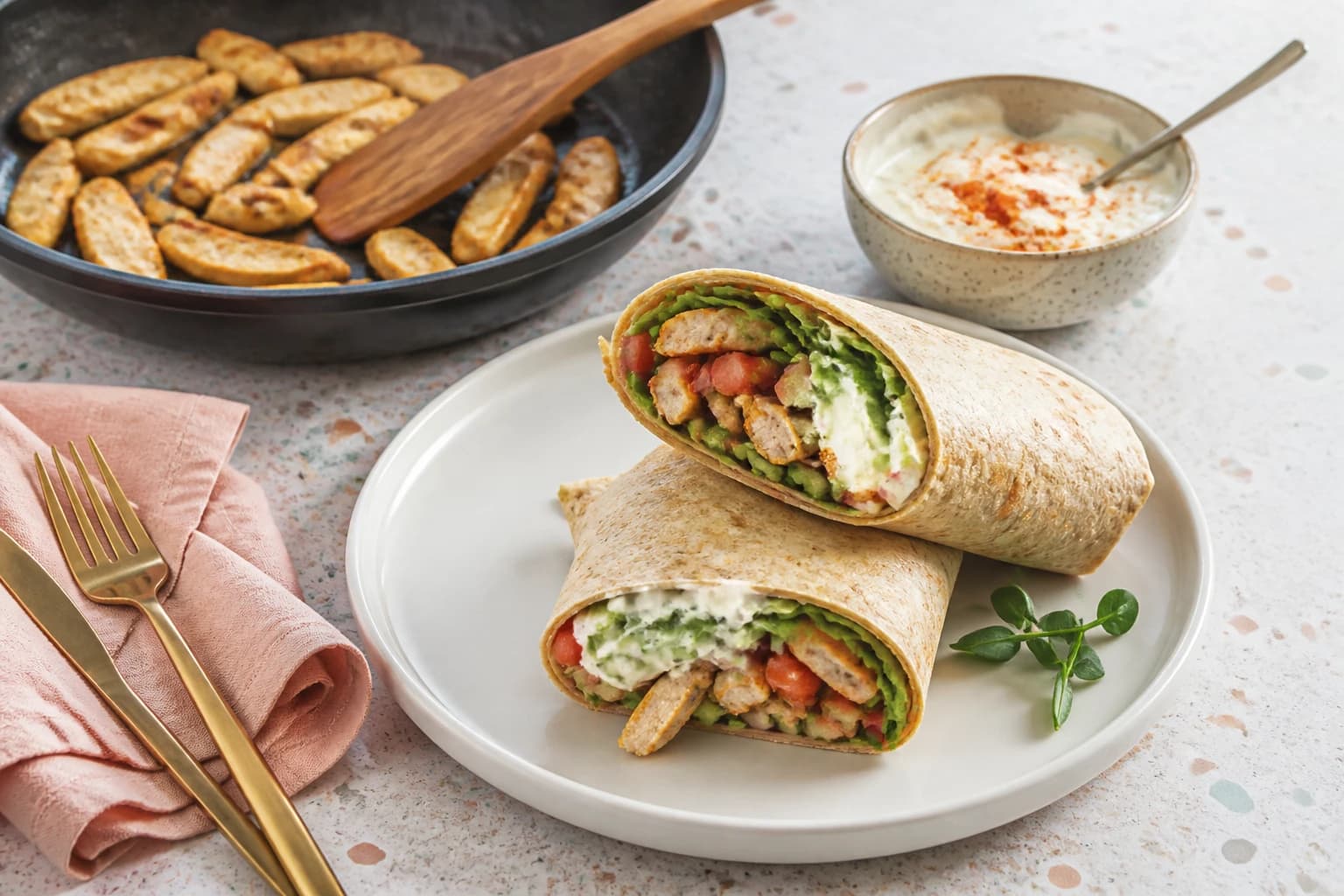 Etape 1 : Mariner et dorer le poulet — Wrap léger poulet crudités, sauce yaourt