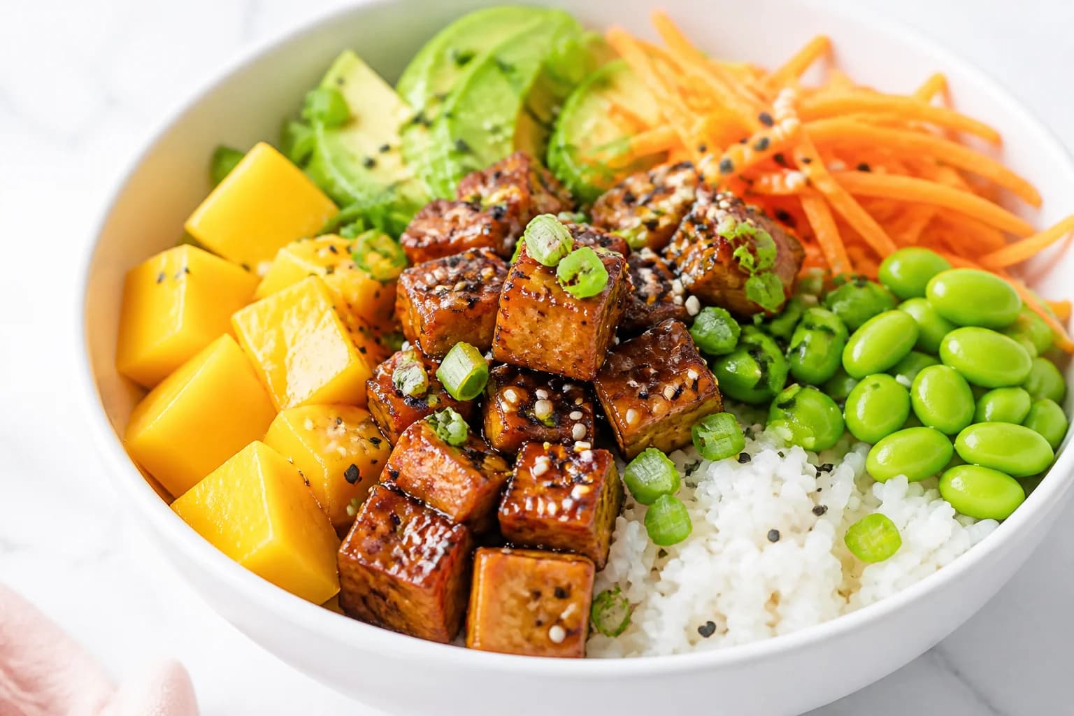 Poké bowl vegan tempeh & mangue