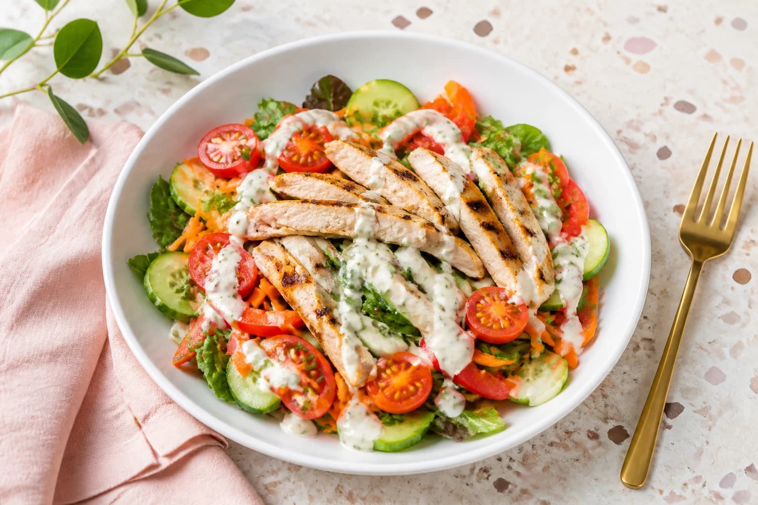Etape 3 : Monter la vinaigrette légère — Salade de dinde froide, fraîcheur express