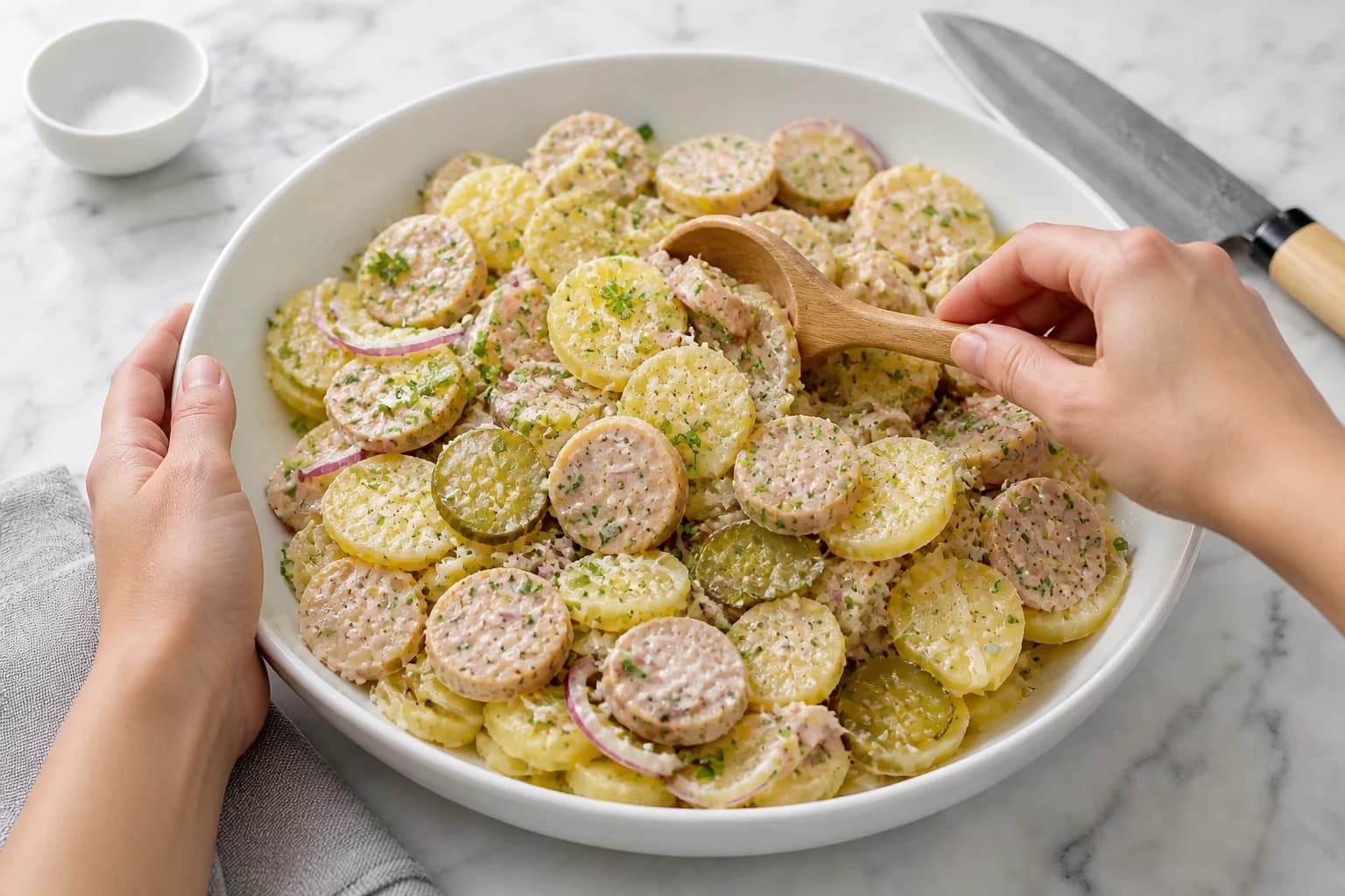 Etape 4 : Assembler la salade strasbourgeoise — Salade strasbourgeoise gourmande et légère